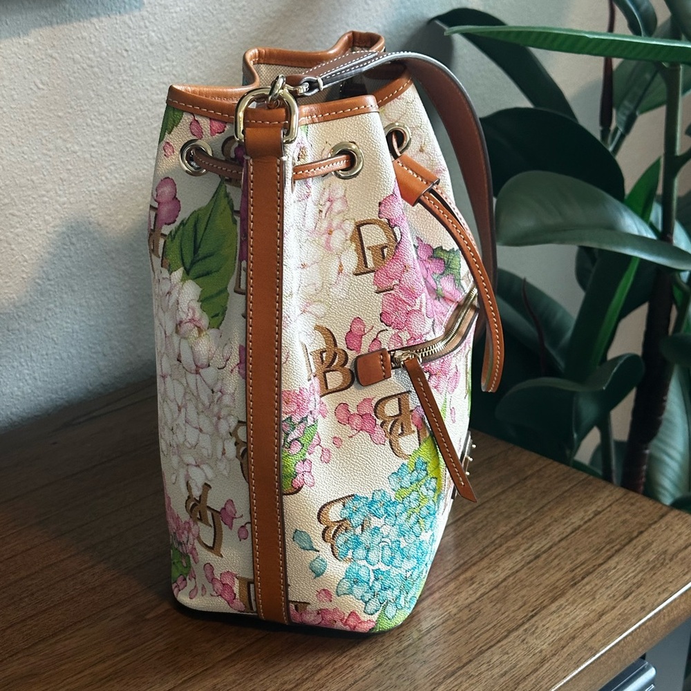 Dooney & Bourke Floral Bucket Bag - Like New! See Video! - Picture 6 of 11